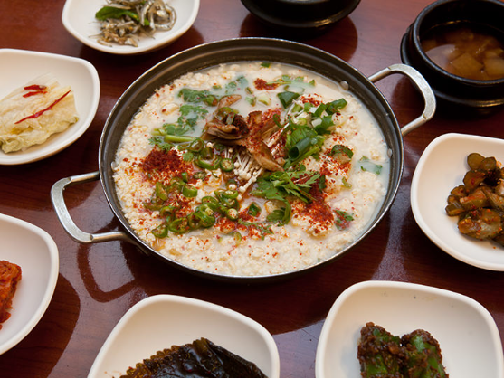 草堂豆腐村(초당순두부마을)