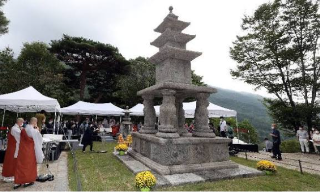 四獅子三層石塔
